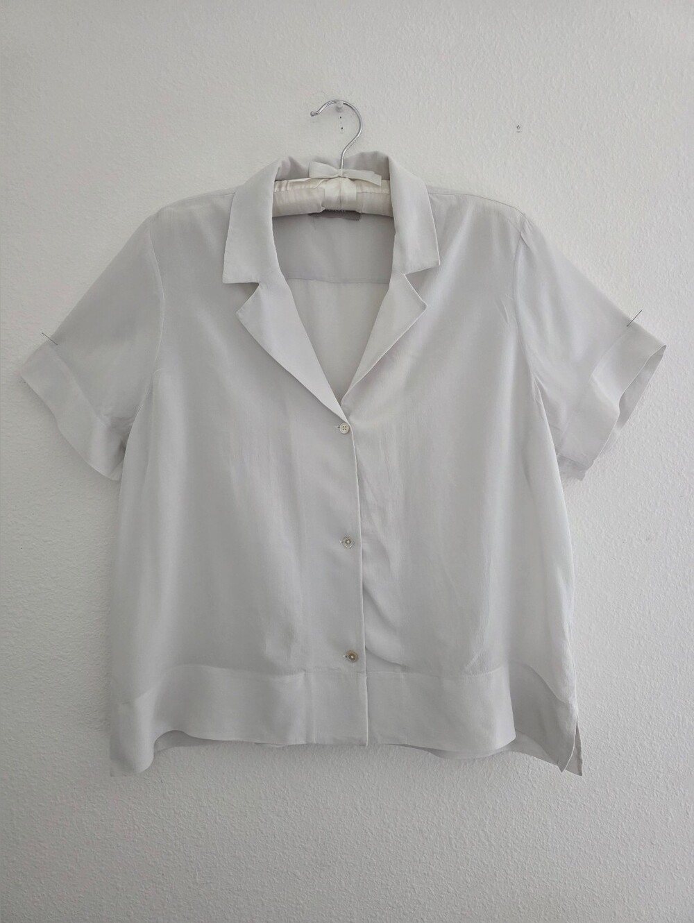 Everlane The Notch Shirt in Washable Silk Boxy Short Sleeve In Light Gray Sz 10
